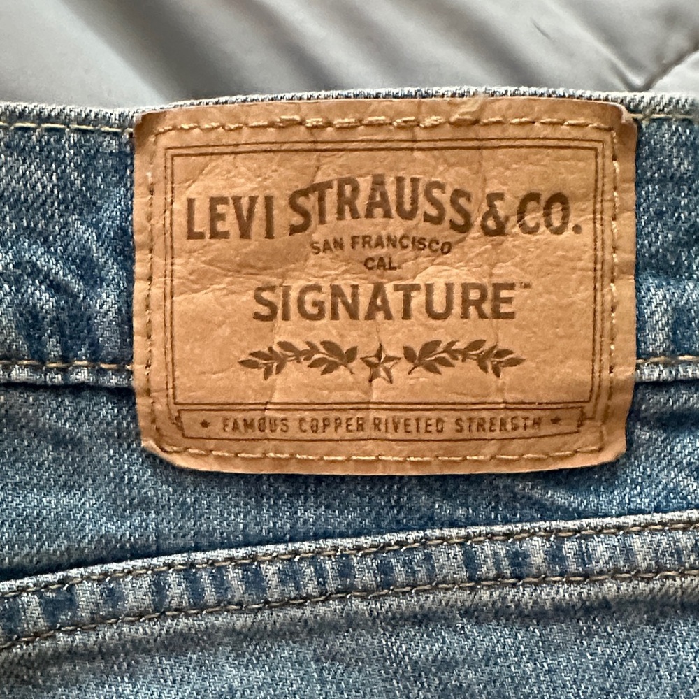 Levi's Bootcut Jeans - Picture 3 of 4